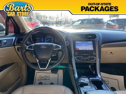 Used 2017 Ford Fusion SE w/ Fusion SE Technology Package image 21