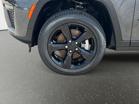 New 2026 Jeep Grand Cherokee L Limited w/ Limited Altitude Package AWD/4WD image 11