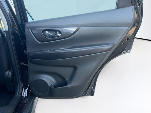 Used 2018 Nissan Rogue S AWD/4WD image 29