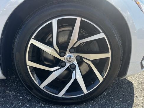 Used 2019 Volvo S60 T6 Momentum image 16