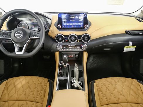 Used 2025 Nissan Sentra SV w/ SV Premium Package image 13