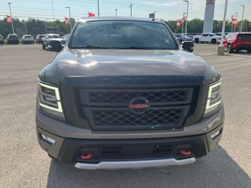Used 2021 Nissan Titan PRO-4X w/ Pro-4x Convenience Package AWD/4WD image 2