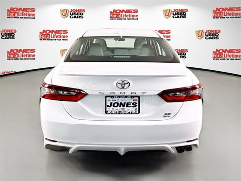 Certified 2022 Toyota Camry SE image 15