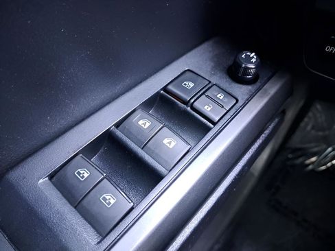 Used 2019 Toyota Tacoma TRD Off-Road w/ Technology Package AWD/4WD image 24