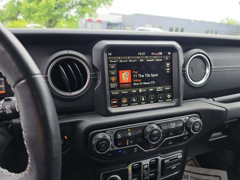 Used 2023 Jeep Wrangler Unlimited Sahara w/ Cold Weather Group AWD/4WD image 5