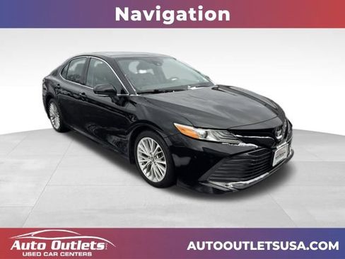 Used 2019 Toyota Camry XLE image 1