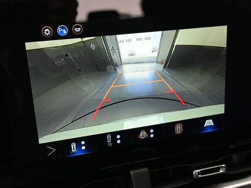 New 2026 Chevrolet Equinox LT w/ Convenience Package II image 32