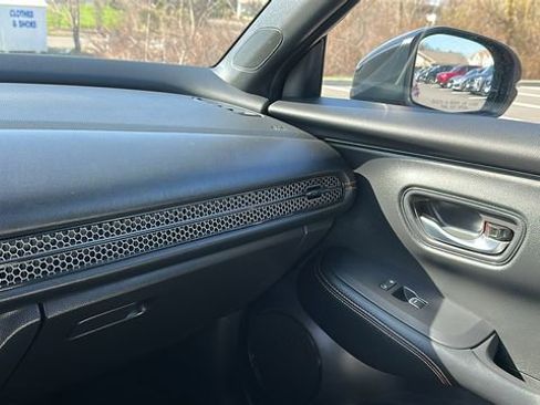 Used 2025 Honda HR-V Sport image 19