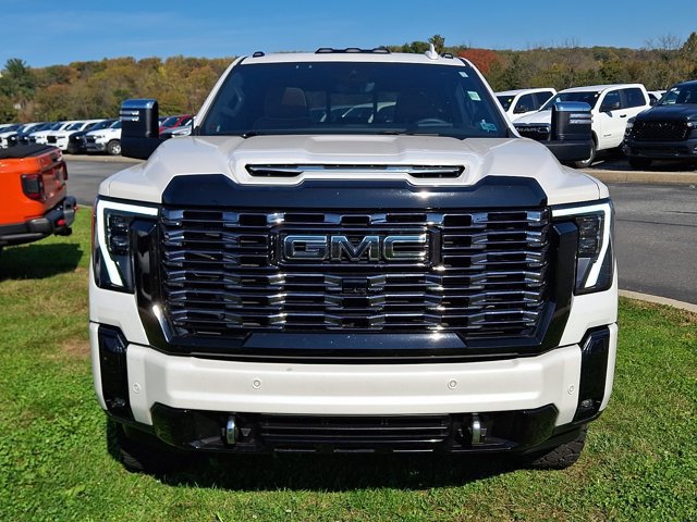 Used 2025 GMC Sierra 3500 Denali Ultimate AWD/4WD image 2