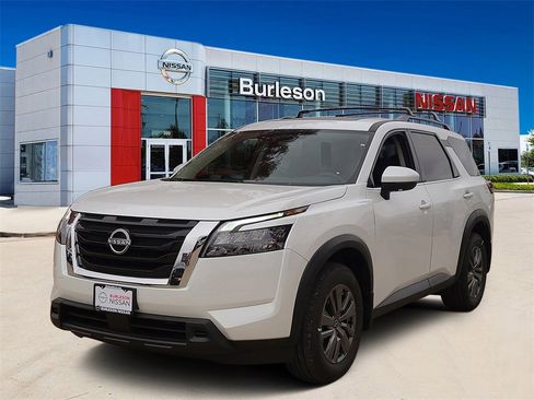 New 2025 Nissan Pathfinder SV image 1