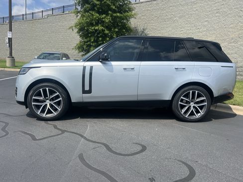 Used 2025 Land Rover Range Rover SE AWD/4WD image 4