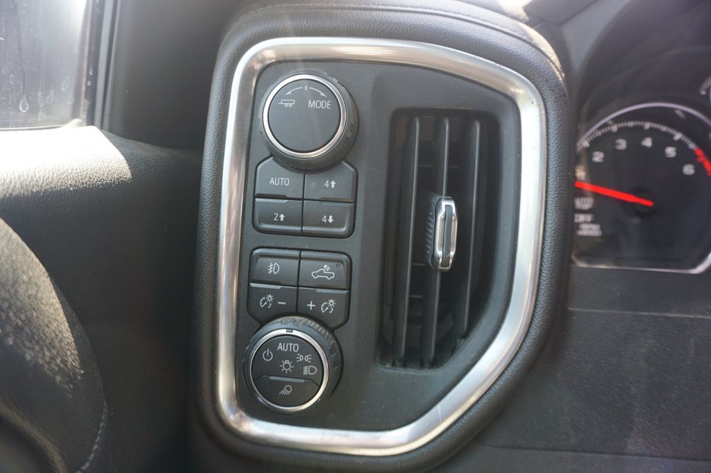 Used 2020 Chevrolet Silverado 1500 RST AWD/4WD image 4