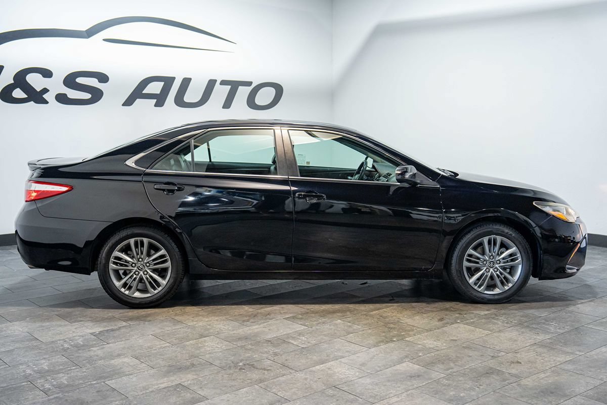 Used 2017 Toyota Camry SE FWD image 9
