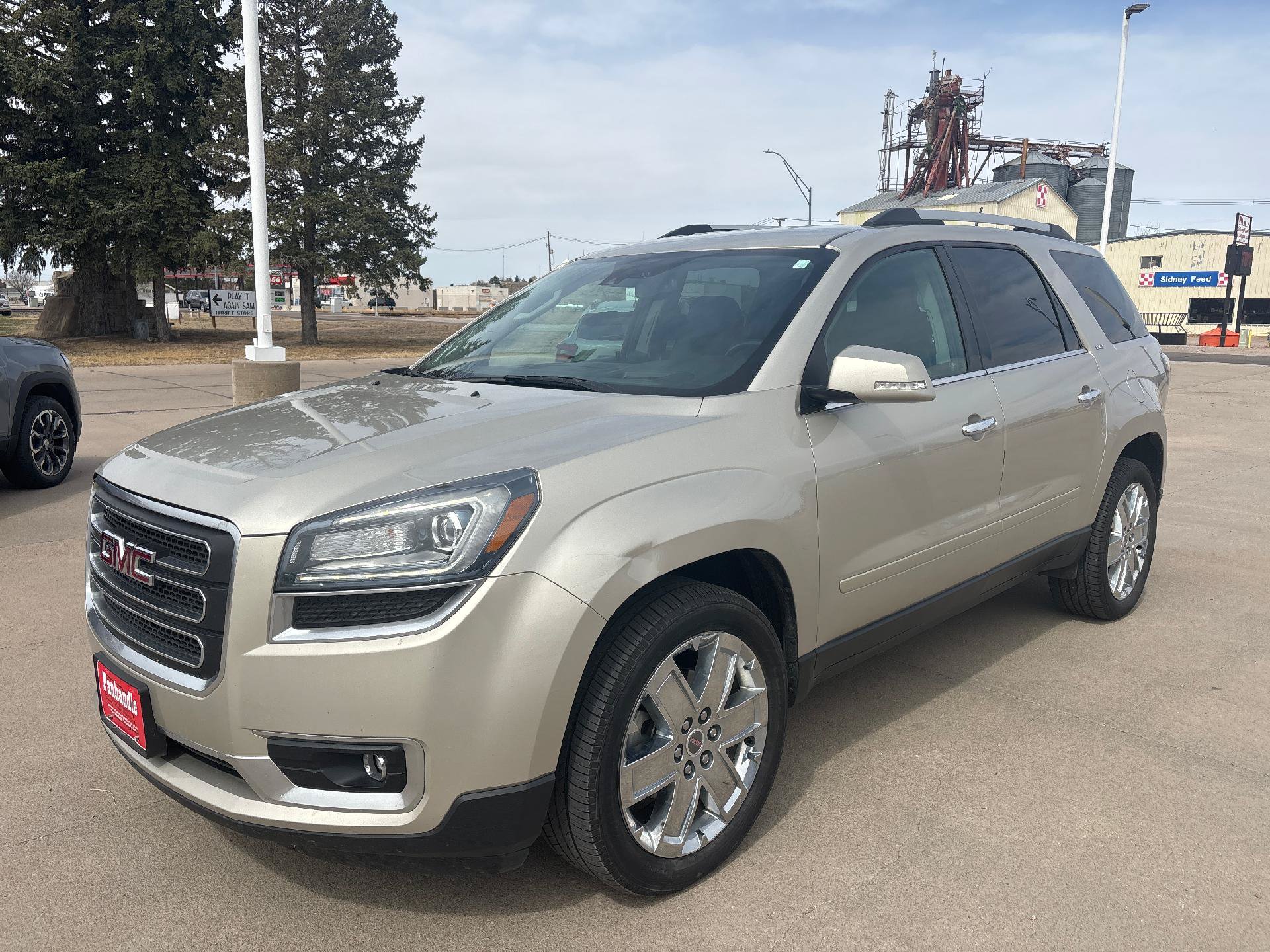 Used 2017 GMC Acadia Limited SLT AWD/4WD image 1