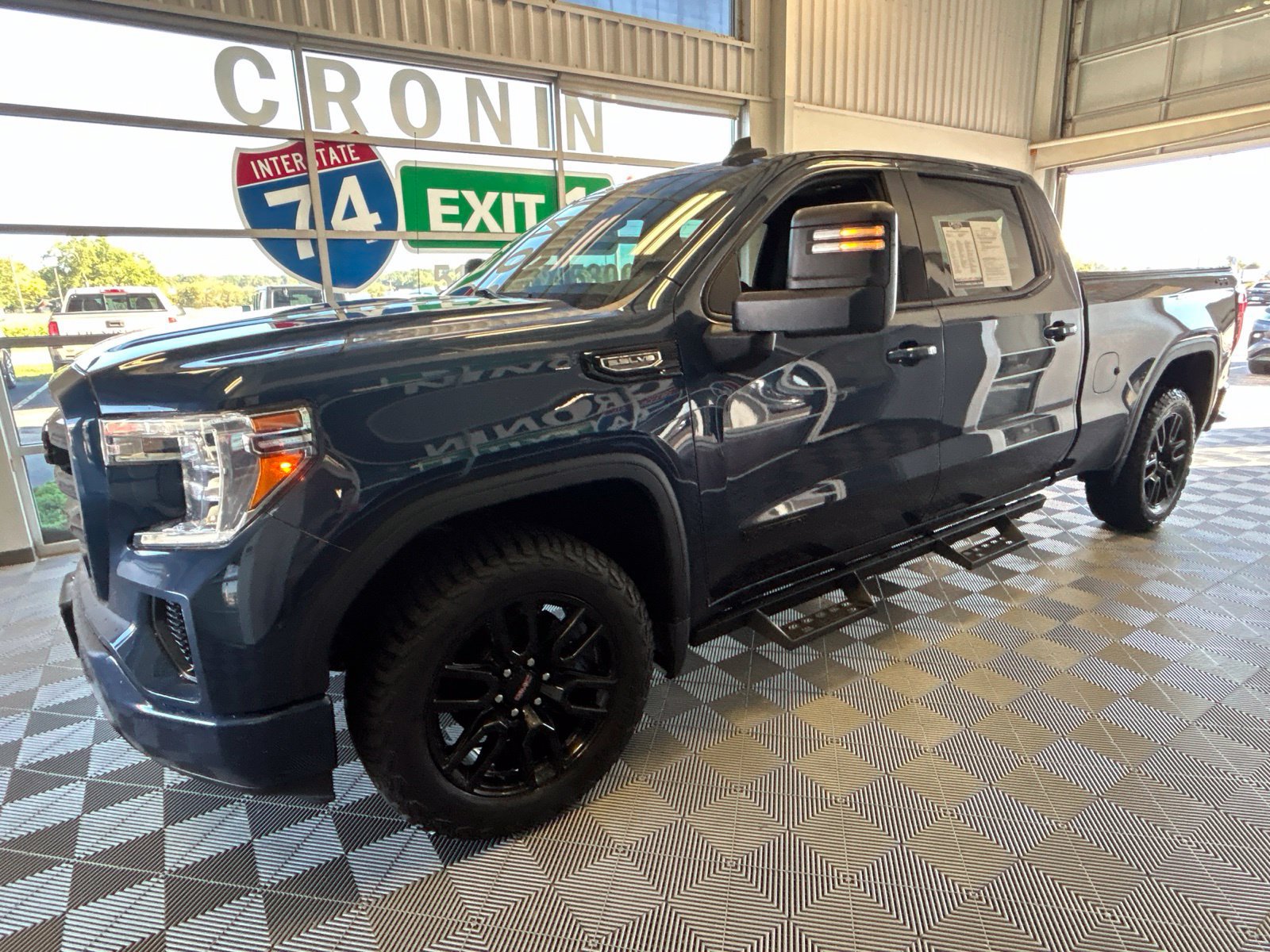 Used 2022 GMC Sierra 1500 Elevation w/ LPO, Elevation Black Package AWD/4WD image 3