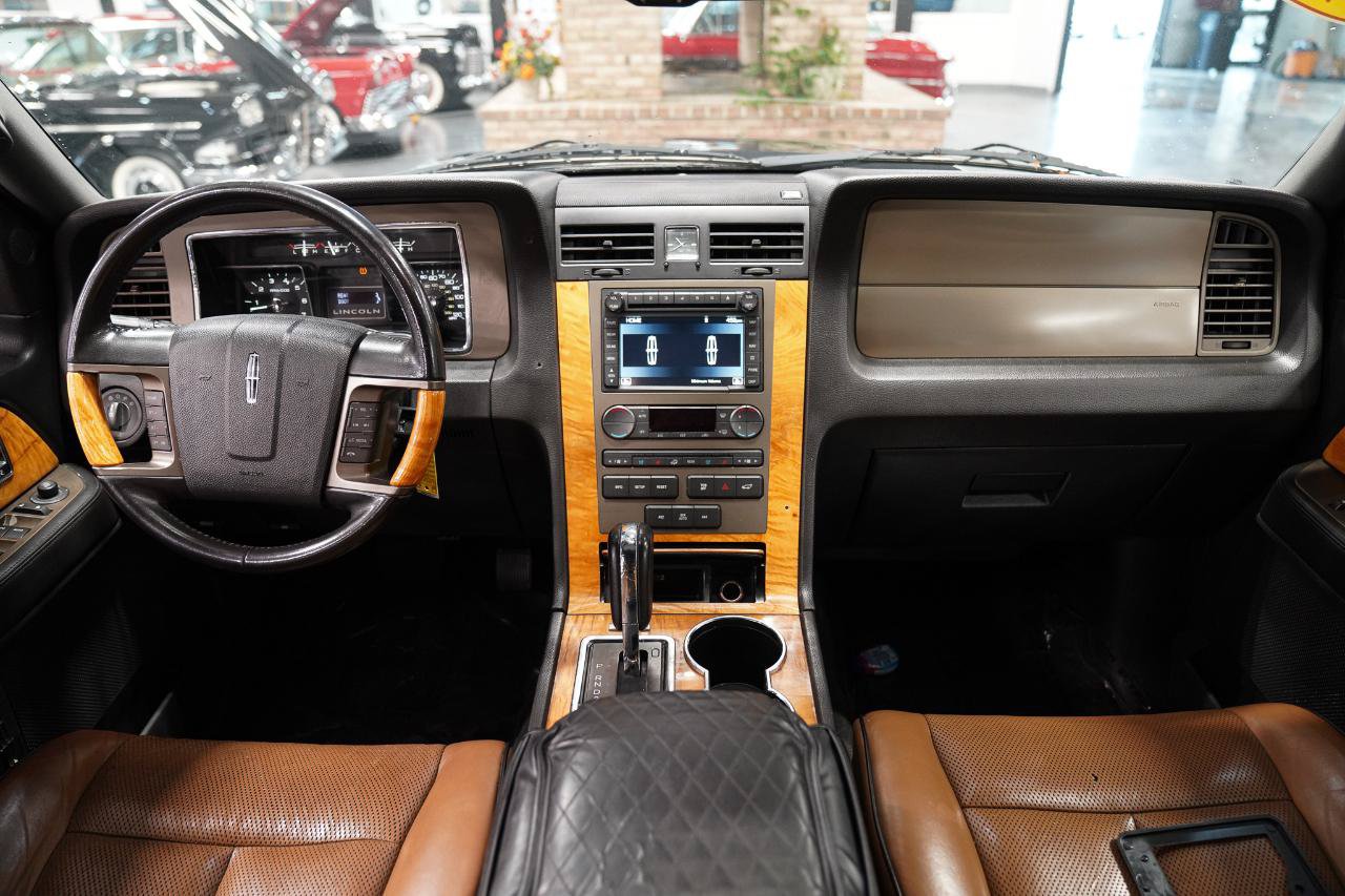 Used 2012 Lincoln Navigator 4WD image 32