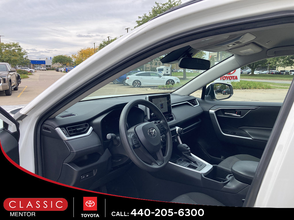 Used 2023 Toyota RAV4 XLE AWD/4WD image 3