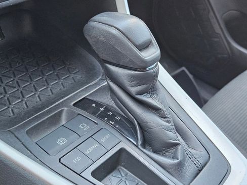 Used 2021 Toyota RAV4 LE image 10