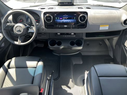 New 2025 Mercedes-Benz Sprinter 2500 image 21