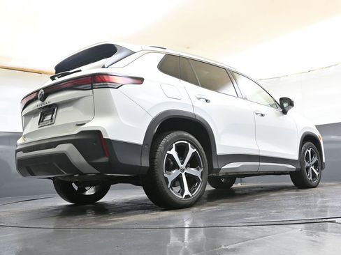 Used 2025 Volkswagen Tiguan SE w/ Panoramic Sunroof Package image 41