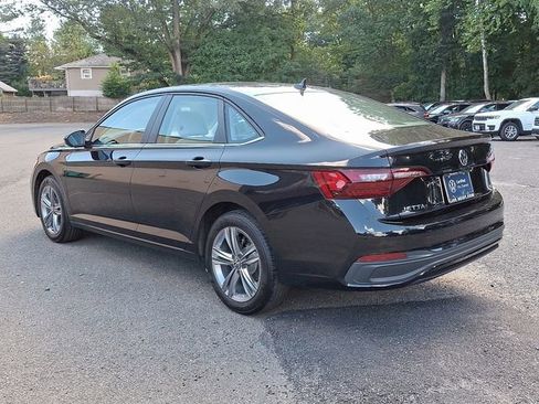 Certified 2023 Volkswagen Jetta SE image 7