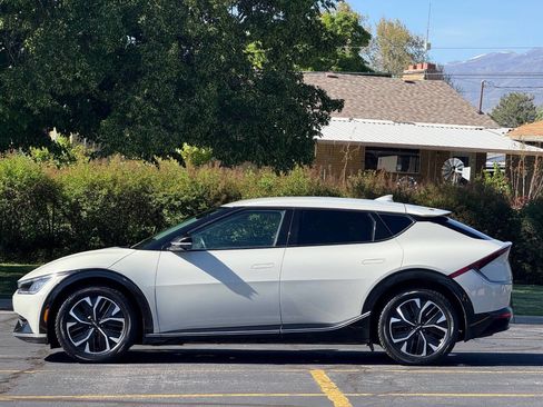 Used 2022 Kia EV6 Wind w/ Wind Technology Package AWD/4WD image 9