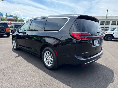 Used 2026 Chrysler Pacifica Select FWD image 8