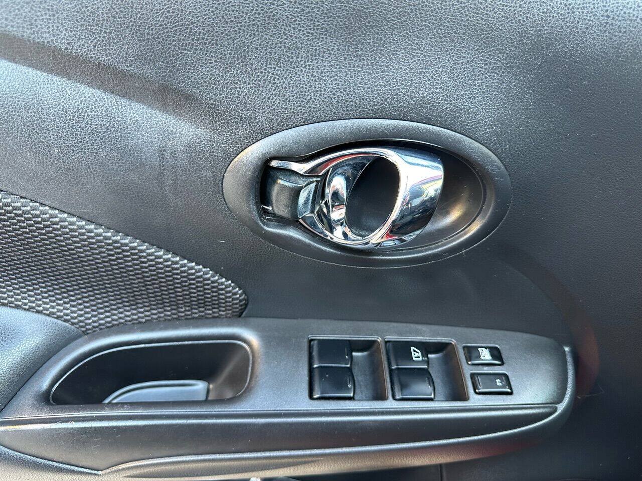 Used 2018 Nissan Versa SV FWD image 8