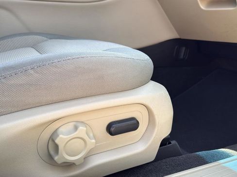 Used 2014 Ford Taurus SEL image 22