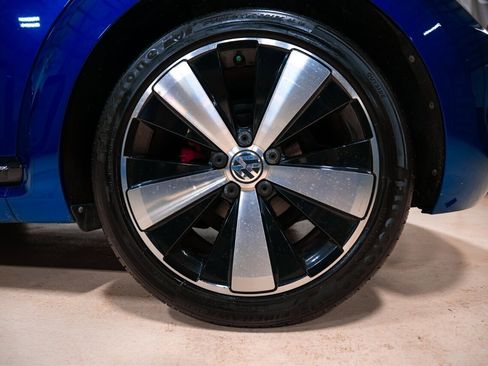 Used 2013 Volkswagen Beetle 2.0T image 7