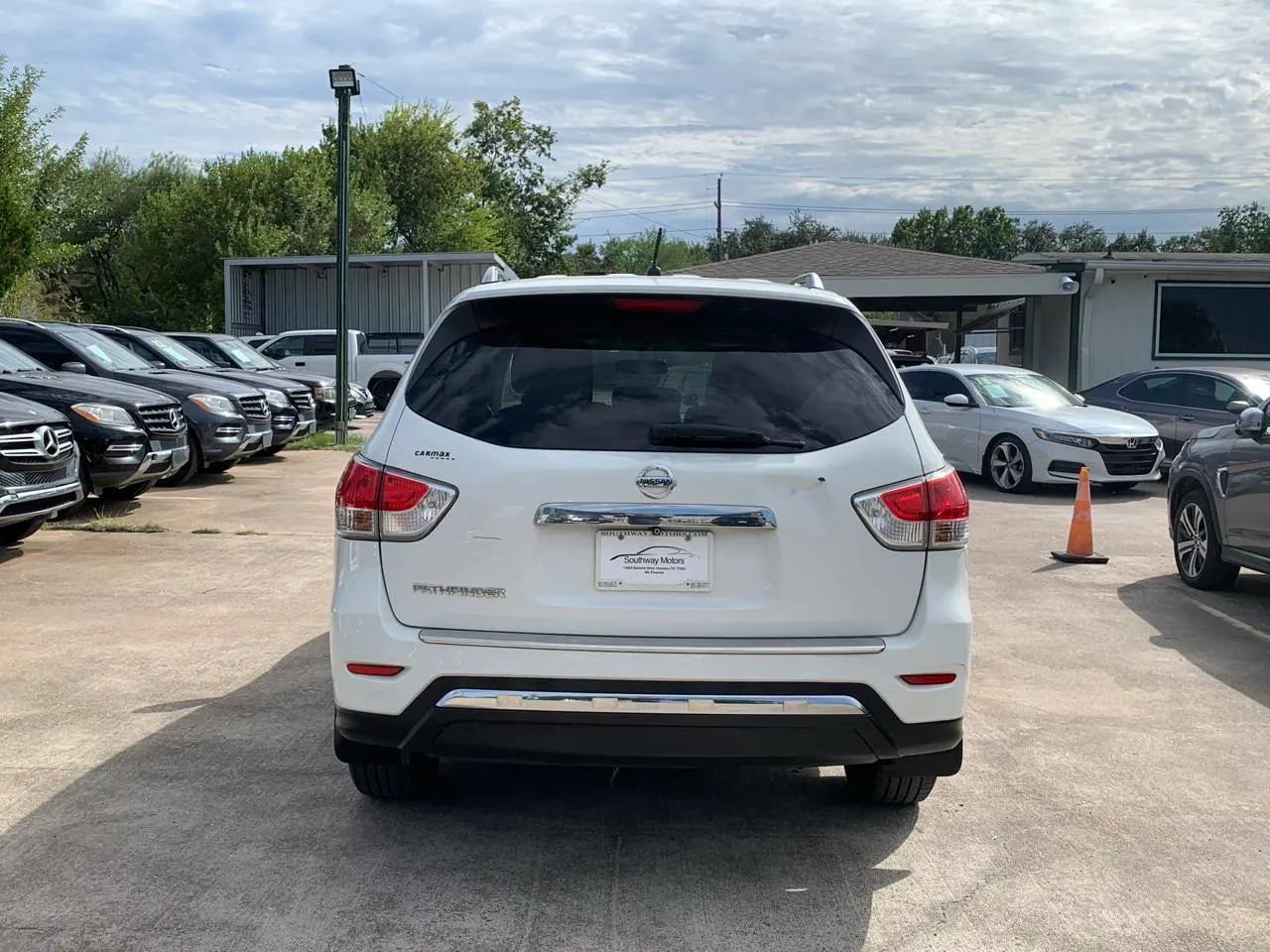 Used 2015 Nissan Pathfinder S FWD image 6