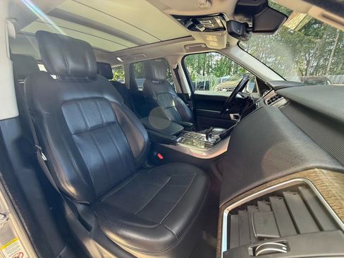 Used 2018 Land Rover Range Rover Sport HSE image 32