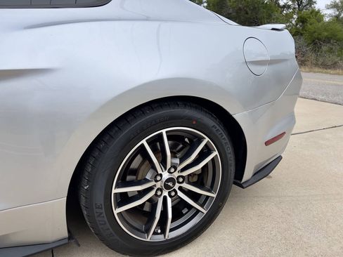 Used 2016 Ford Mustang GT RWD image 19