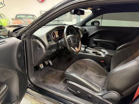 Used 2016 Dodge Challenger SRT Hellcat RWD image 16