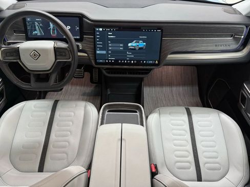 Used 2023 Rivian R1T Launch Edition image 2