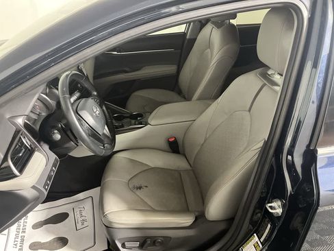 Used 2021 Toyota Camry XSE image 15