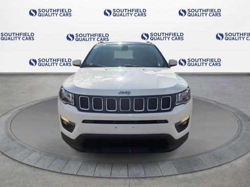 Used 2018 Jeep Compass Latitude AWD/4WD image 9