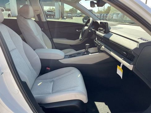 Used 2025 Honda Accord SE image 7