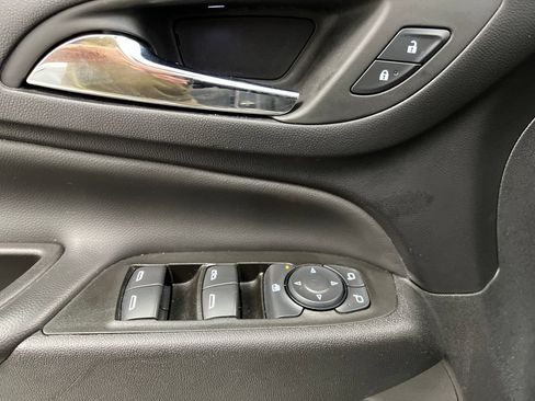Used 2024 Chevrolet Equinox LT AWD/4WD image 15
