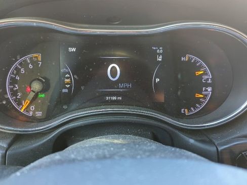 Used 2021 Jeep Grand Cherokee Laredo X AWD/4WD image 6