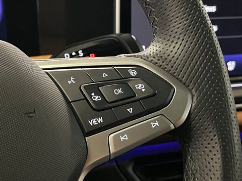 Certified 2025 Volkswagen Tiguan SEL R-Line image 27