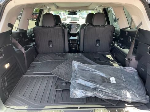 Certified 2025 Subaru Ascent Bronze Edition w/ Onyx Package AWD/4WD image 18