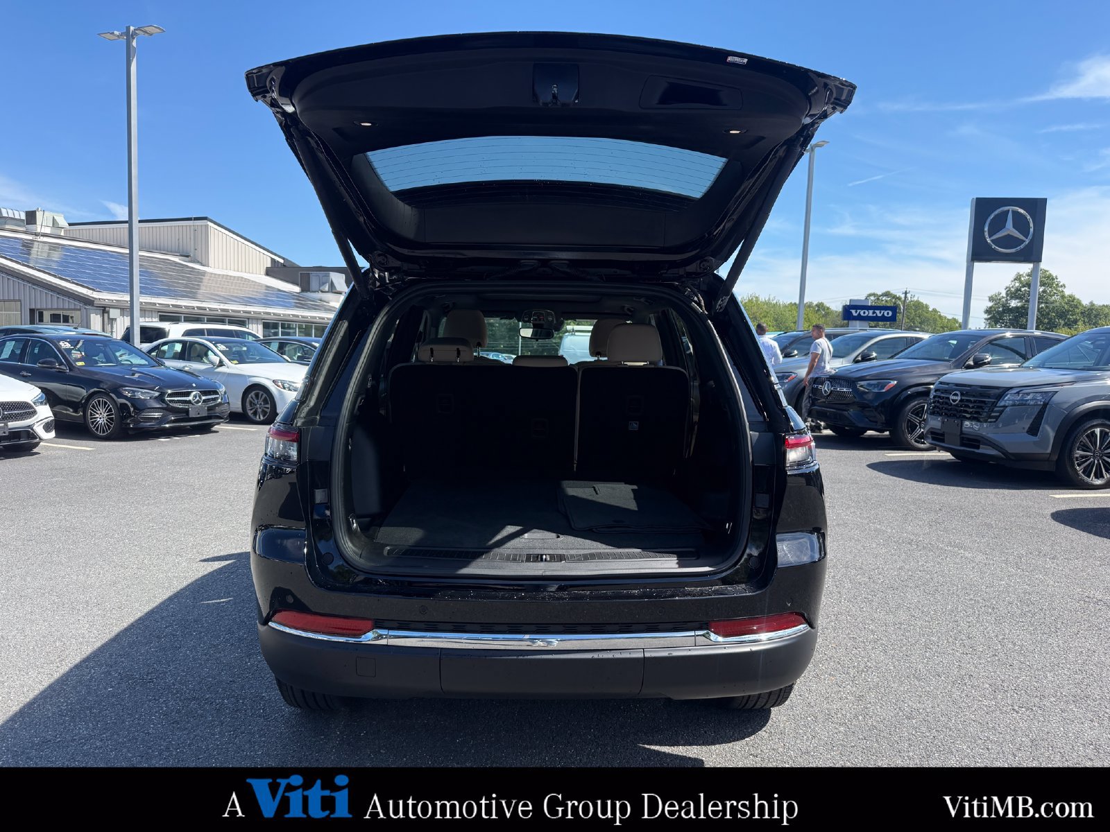 Used 2023 Jeep Grand Cherokee Limited AWD/4WD image 23