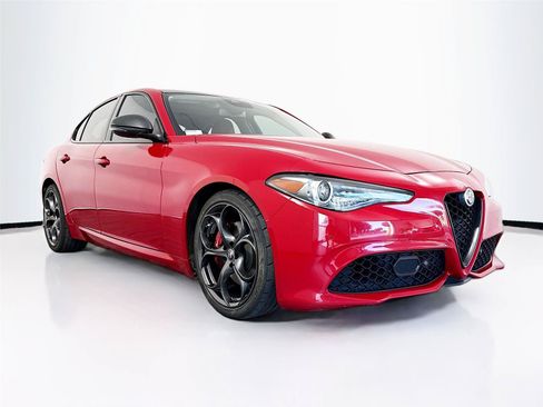 Used 2019 Alfa Romeo Giulia Ti Sport w/ Quick Order Package 22U Sport RWD image 17