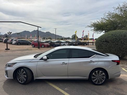Used 2023 Nissan Altima 2.5 SL image 2