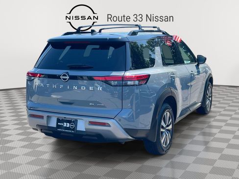 Used 2024 Nissan Pathfinder SL AWD/4WD image 4