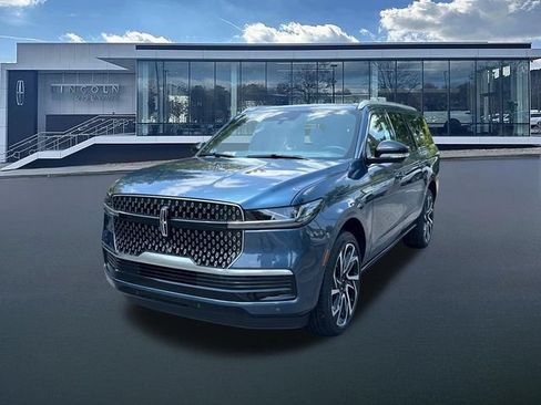 New 2027 Lincoln Navigator L Reserve RWD image 3