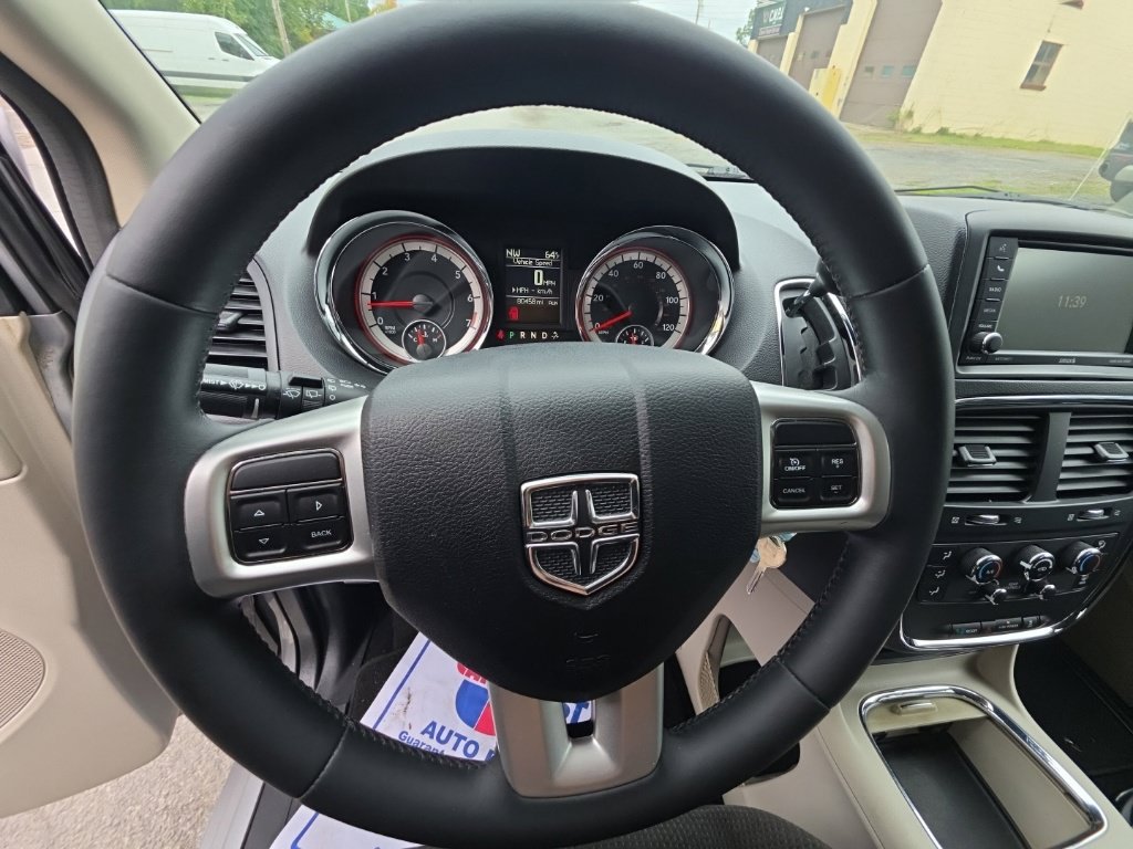 Used 2014 Dodge Grand Caravan SXT w/ Rear Park Assist Package FWD image 13