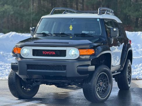 Used 2014 Toyota FJ Cruiser Sport Utility 2D image 1