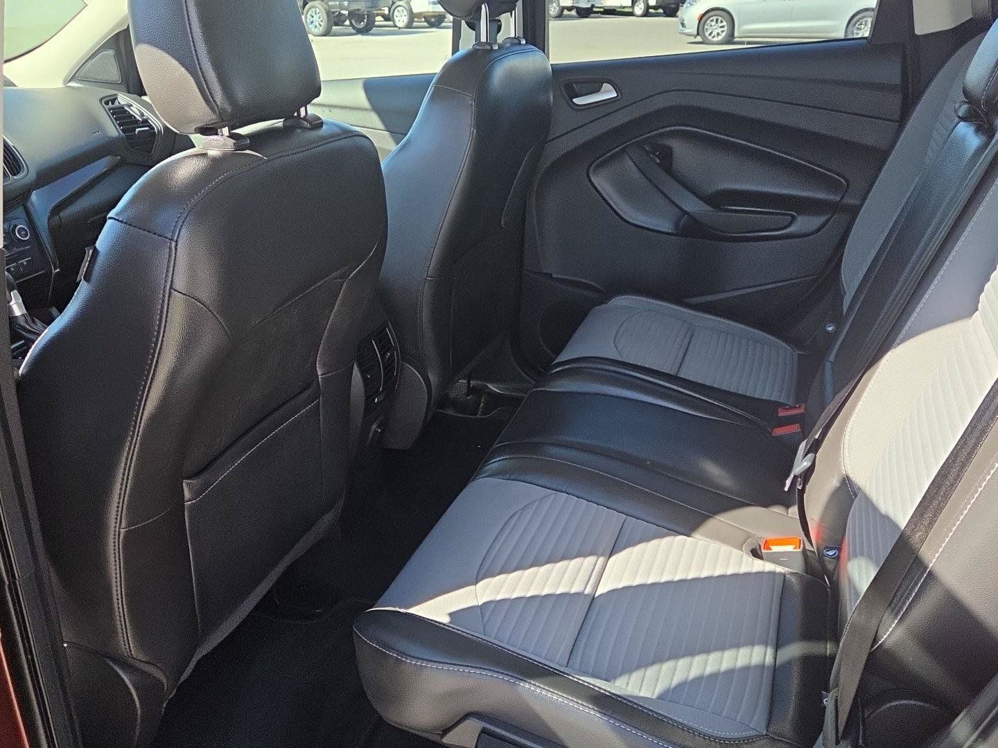 Used 2018 Ford Escape SE w/ SE Sport Appearance Package AWD/4WD image 14